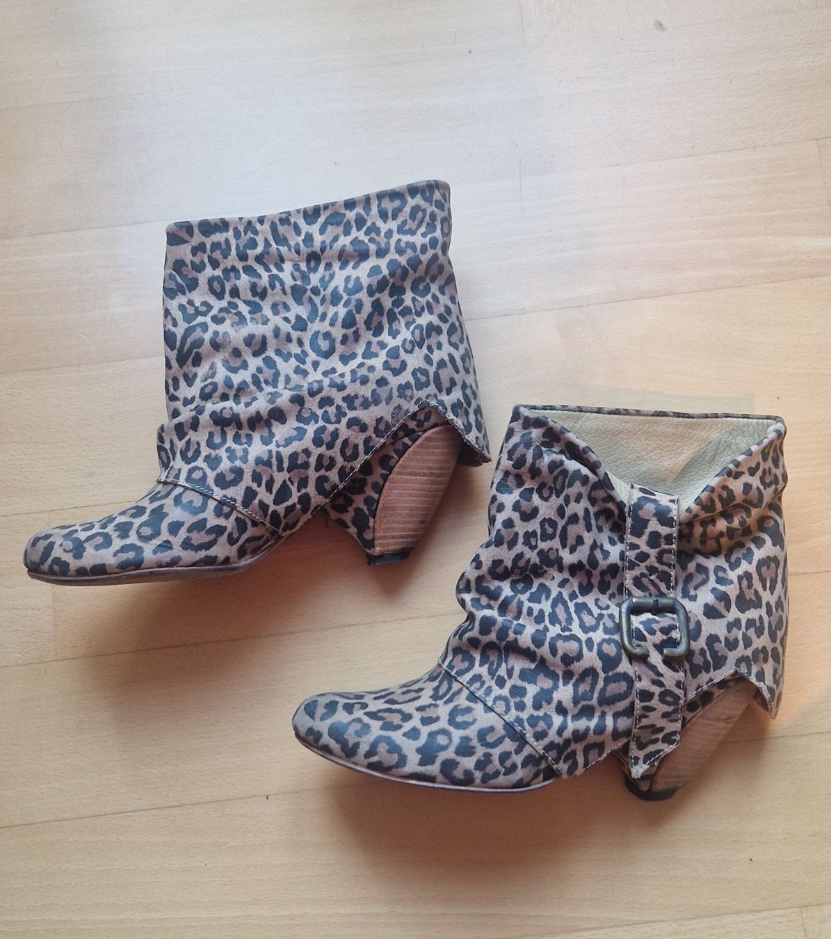 Scarpe da donna: Leder Animal Print Boots – Nuovo (secondo la descrizione) da Zürich venduto da Ana_440 1