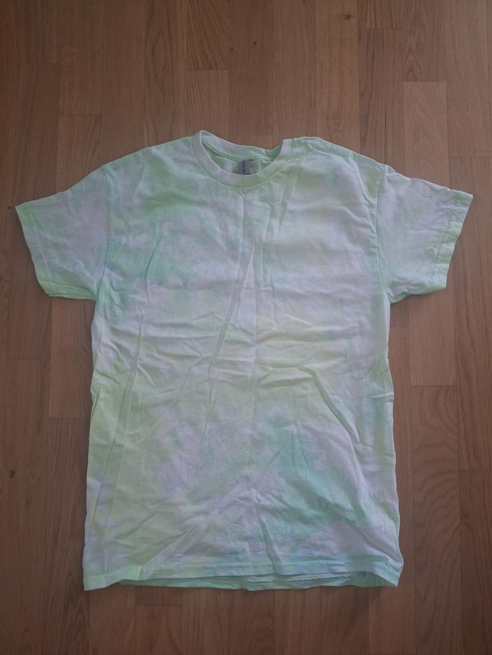 T-shirt: Batik T-Shirt – Nuovo (secondo la descrizione) da Luzern venduto da gab_726g