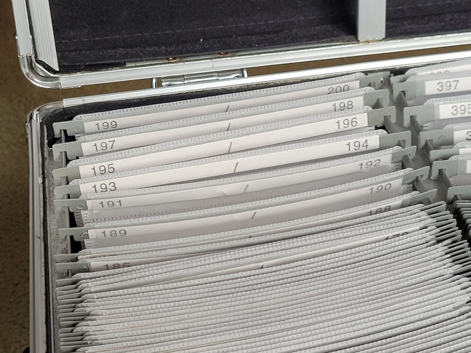 Valigie: CD Koffer Alu für 800 CDs oder DVDs – Usato da Wiesendangen venduto da samoalk 2