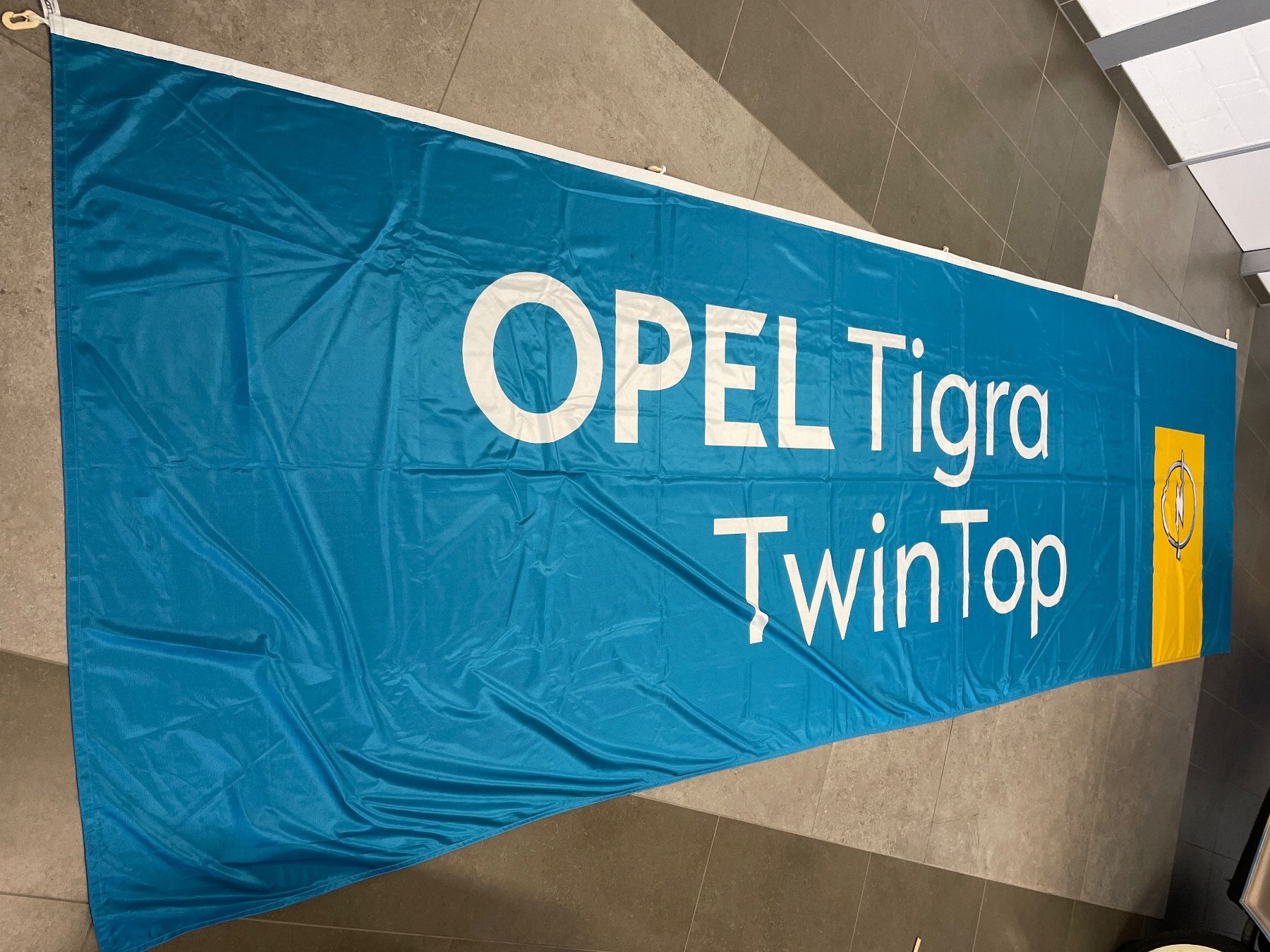 Fahnen: Fahne Opel Tigra TwinTop – Gebraucht aus Wolfwil von autolindemann