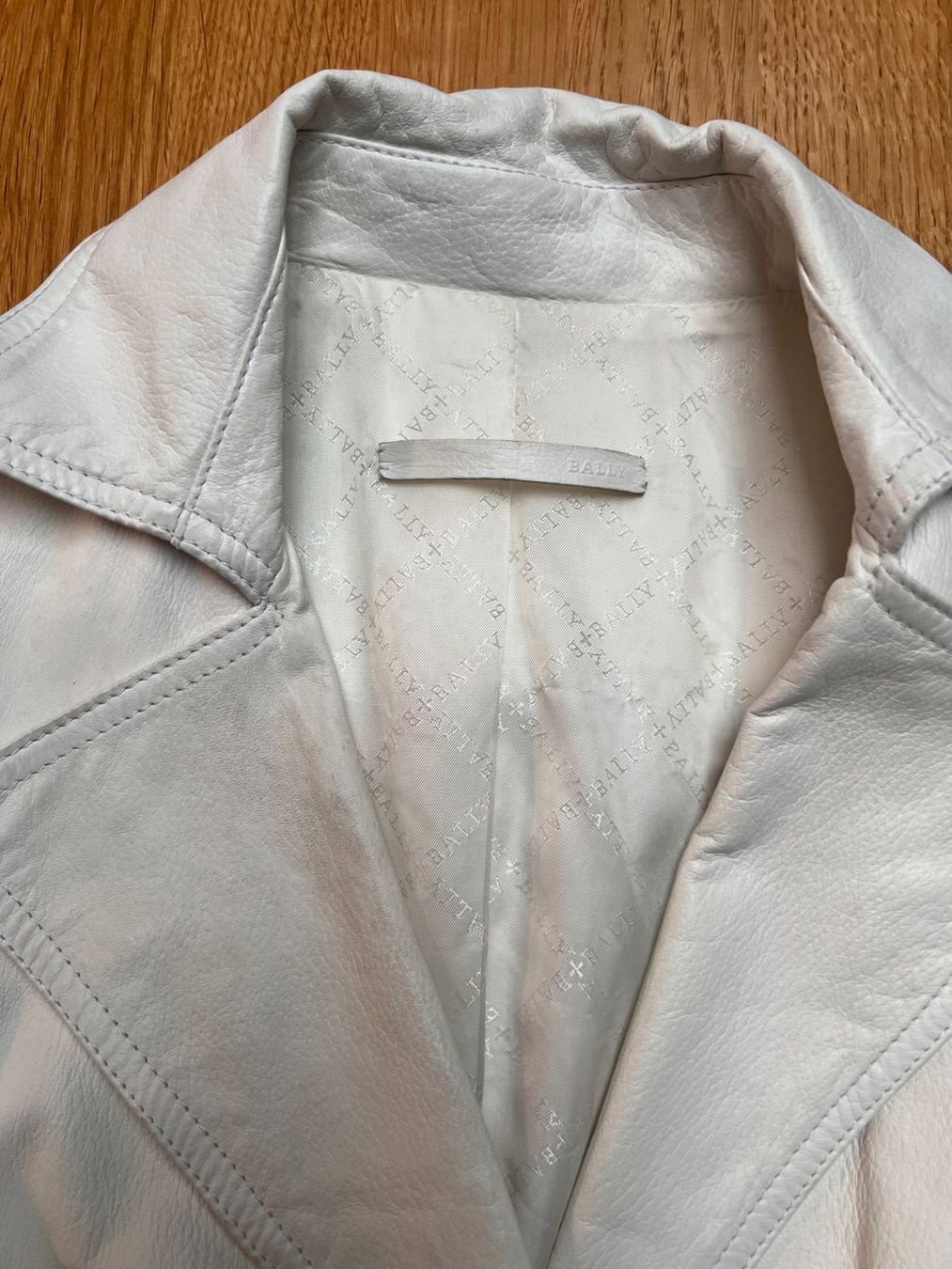 Bally Jacken: Schicke Bally Lederjacke Gr. 38 Weiss – Gebraucht aus Zumikon von jensbehlau81 1