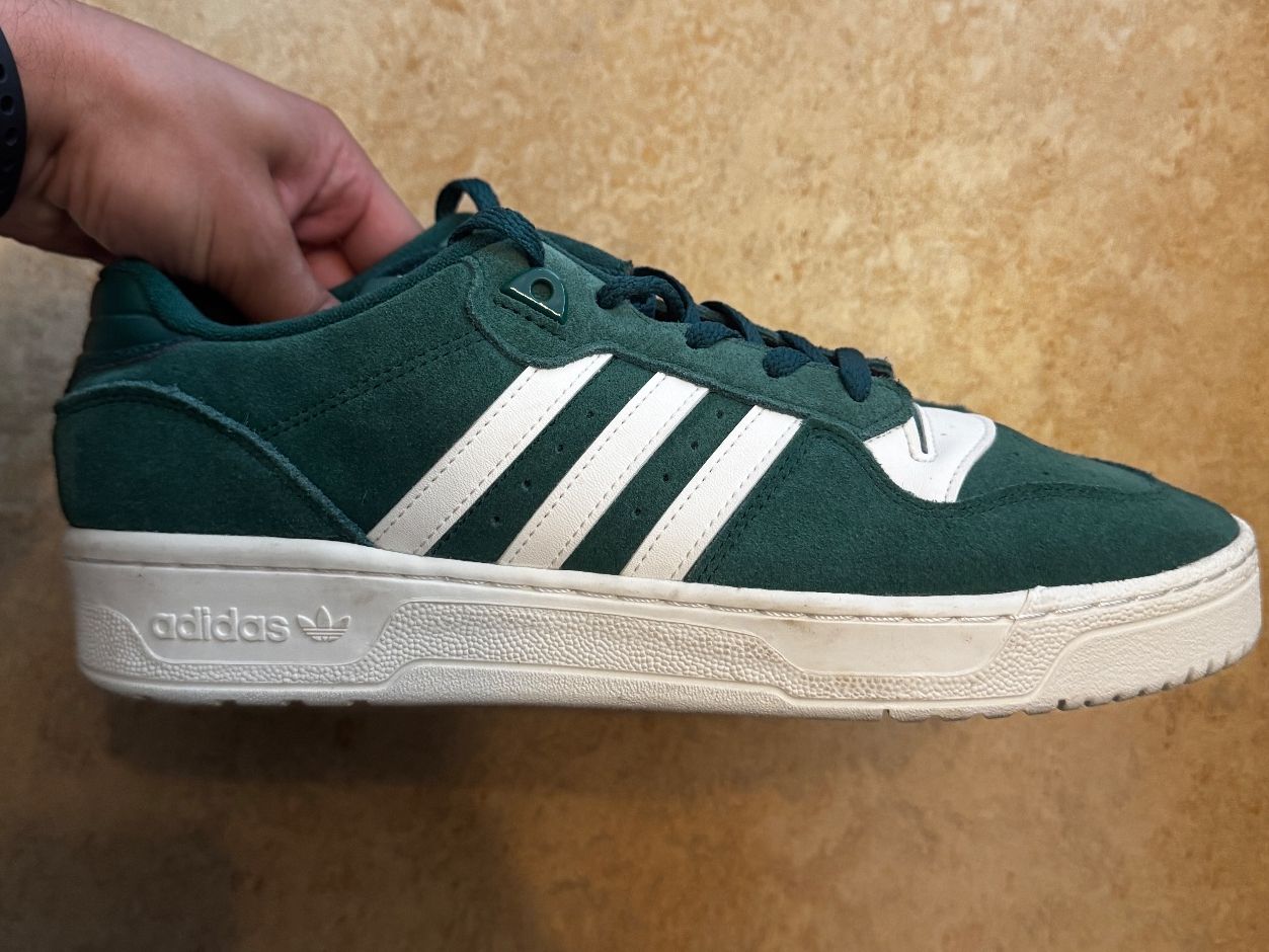 Adidas Herrenschuhe: Adidas Rivalry Low Sneaker Grösse 43 1/3 – Gebraucht aus Zürich von fresh0001 1