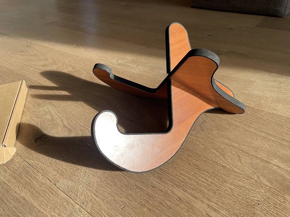 Strumenti musicali: Pose-guitare  – Usato da La Sarraz venduto da lenamoser 1