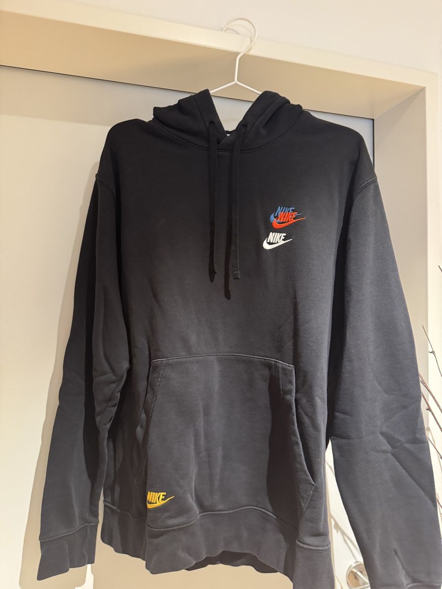 Maglioni & Felpe: Schwarzer Nike Hoodie, Grösse L – Usato da Hinwil venduto da YPMK61