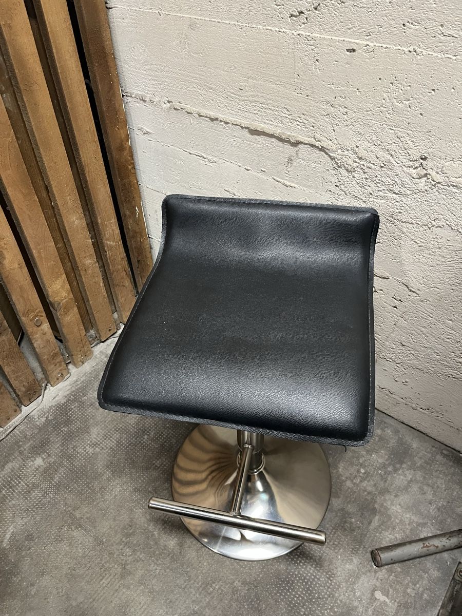 Sgabelli: 2 bar stools – Usato da Genève venduto da malgo-lm 4