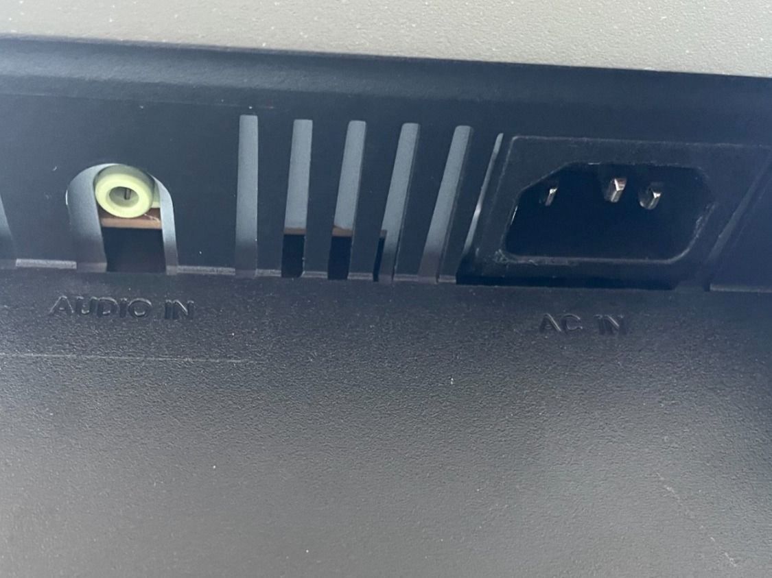 Asus Monitor: Asus Bildschirm VW222 U , VGA oder DV-I Anschluss – Usato da Zug venduto da Cry71 4