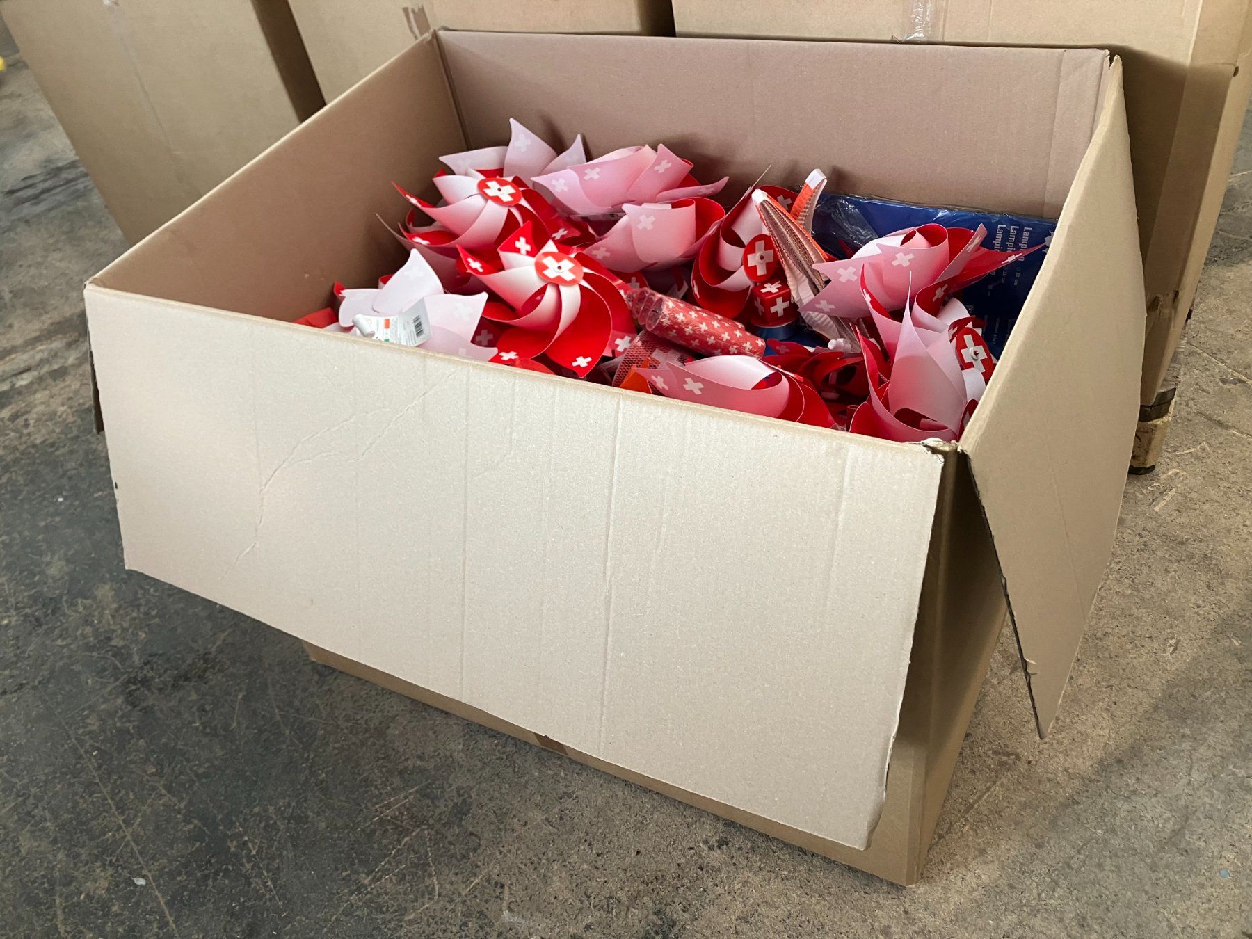 Toutes les décorations: gr. Mischposten div. CH Fan Artikel ab 1.- – Neuf (Voir description) à Lichtensteig par Buy24International 1