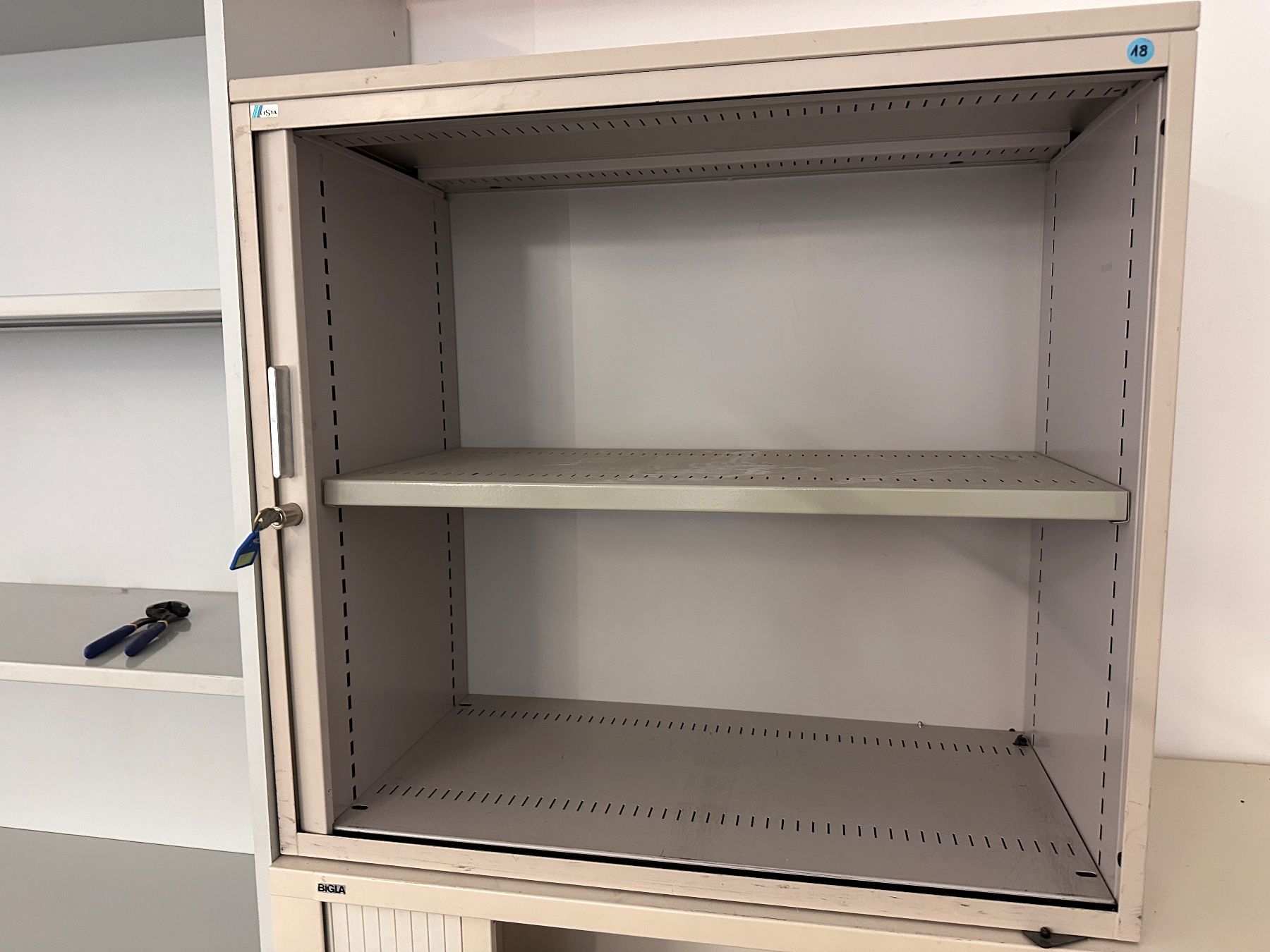 Lista Armadi: Lista Rollschrank Metall – Usato da Winterthur venduto da StiftungSchleife 1