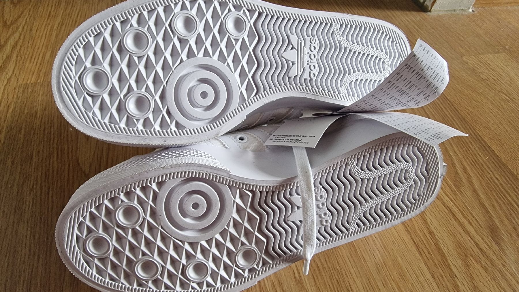 Scarpe da donna: Adidas Snickers – Nuovo (secondo la descrizione) da Wil SG venduto da ral_dgc2 5