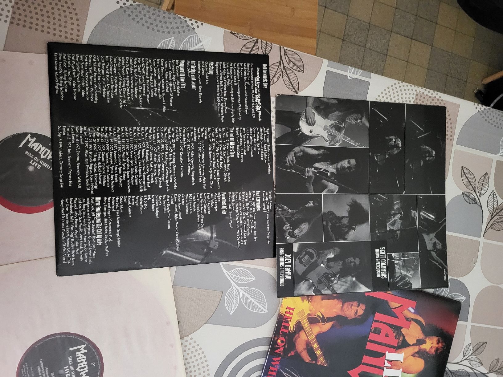 Dischi in vinile: Manowar - Hell on Wheels (Live) 3xLp – Usato da Fribourg venduto da Nuno_Dias 3