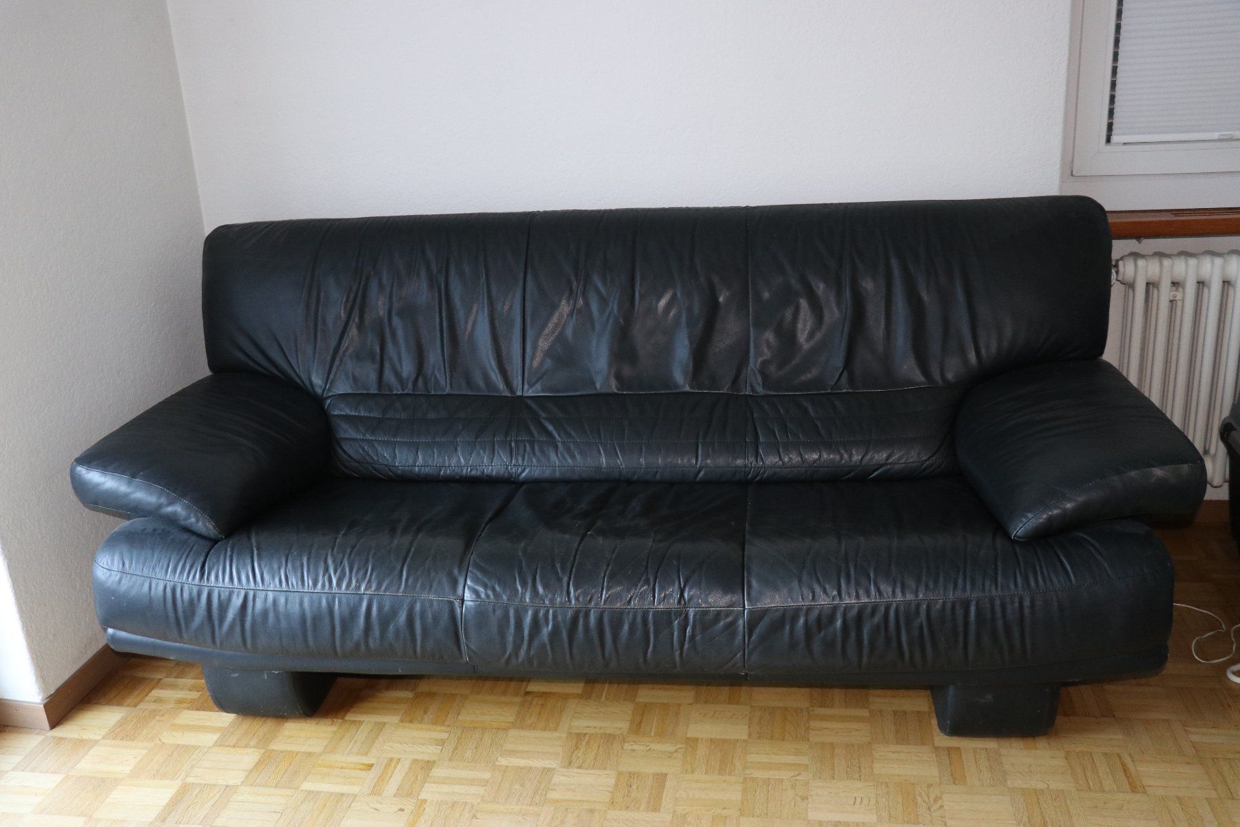 Sofas: Ledersofa schwarz – D'occasion à Wattwil par Yakana