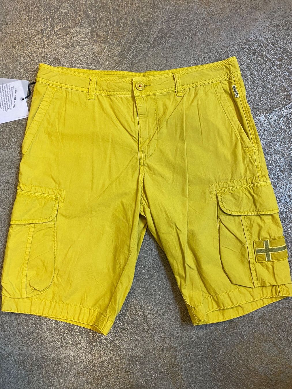 Napapijri Hosen: Short Napapijri Hommes Taille 33 – Neu und originalverpackt aus Orbe von D-stockFactory-Orbe