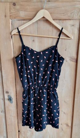 Kurzer Overall Schwarz Pink Grösse 36 guter Zustand