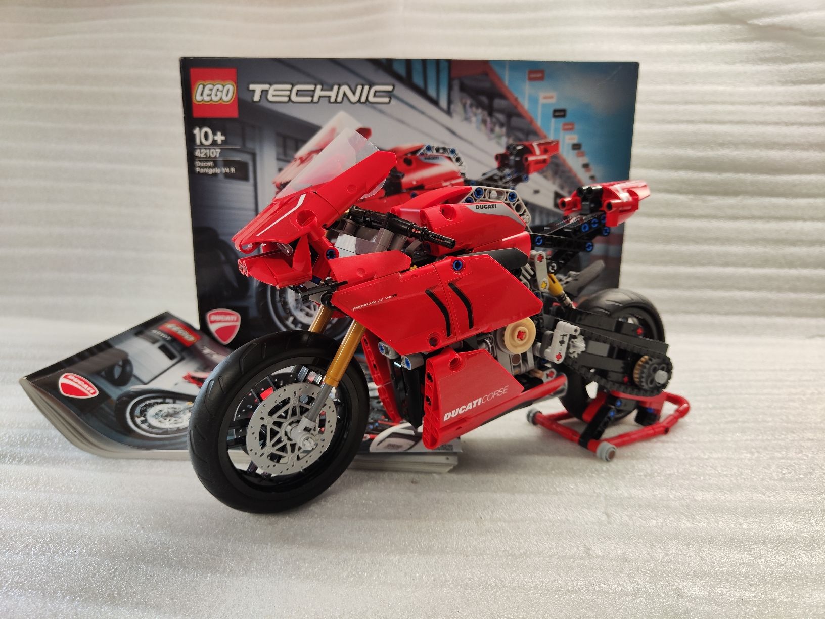Lego Spielzeuge: LEGO Technic Motorrad Ducati Panigale V4 R 42107 – Gebraucht aus Muhen von Handschlagg