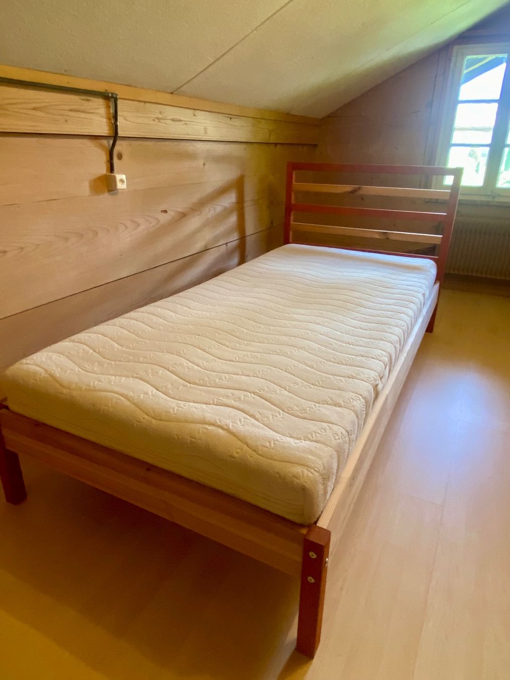 Betten: Bett mit Lattenrost und Matratze – Gebraucht aus Aeschi b. Spiez von nai_f5z9 3