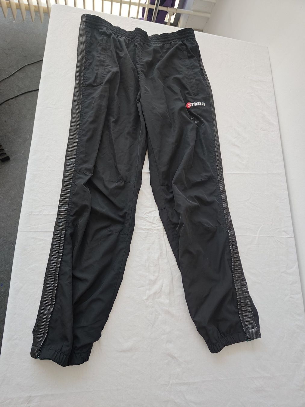 Erima Pantaloni: Erima Trainingshose schwarz, Gr. M – Usato da Zürich venduto da jan_dwt5
