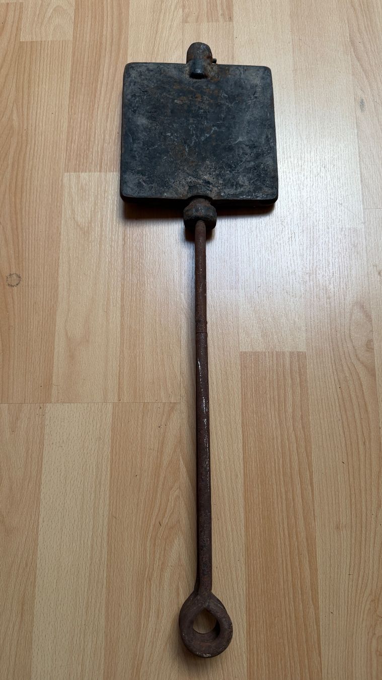 Moules à gâteaux: Bretzeleisen mit 8 Schweizer Motiven, 01.August – D'occasion à Thun par BanjoDan 2