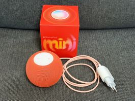 Apple HomePod mini in orange - top Zustand