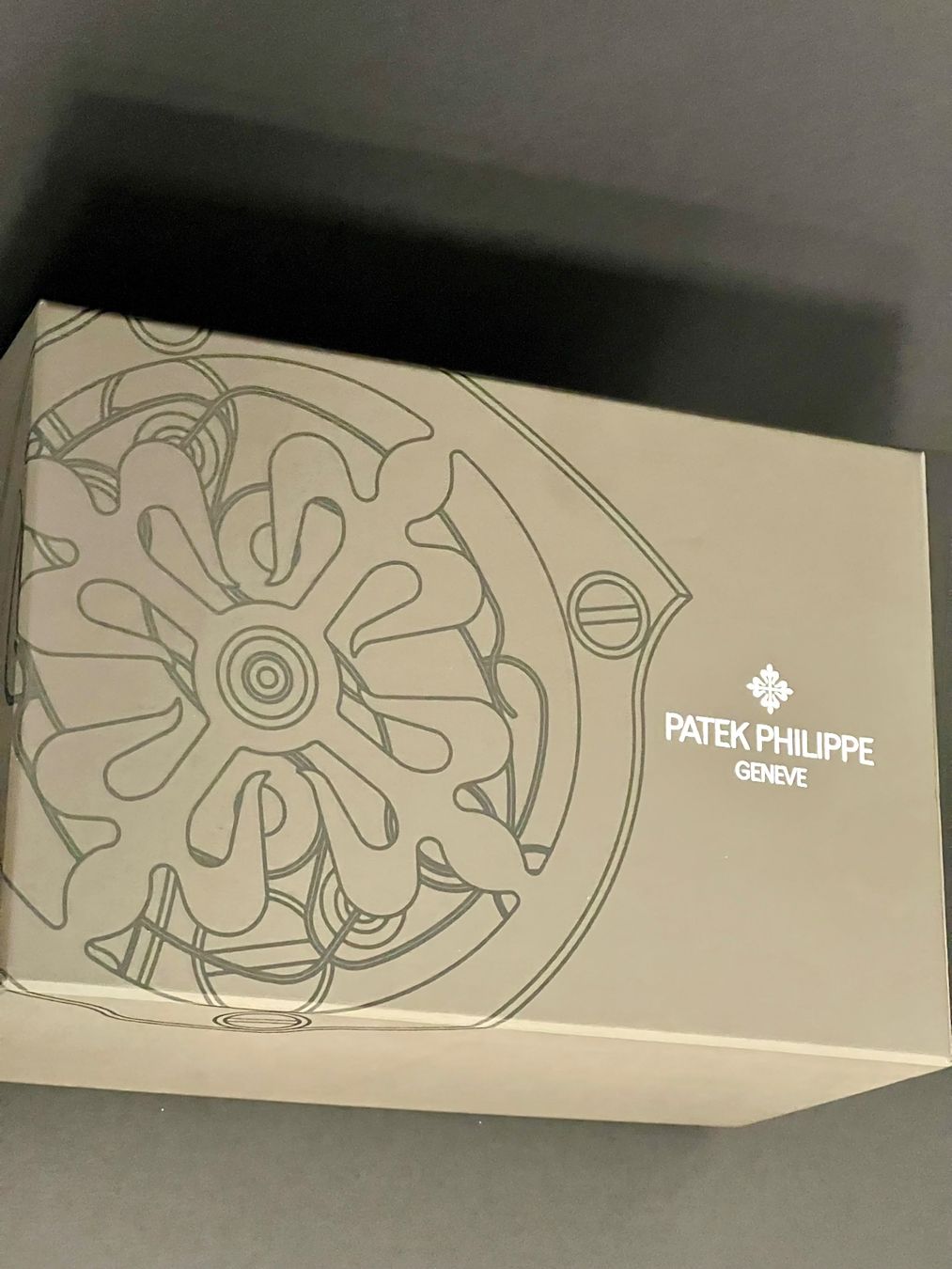 Patek Philippe Orologi: Patek Philippe 5524G-001 de 2024 Full Set – Usato da Sion venduto da ROBY_ROBY_ROBY 9
