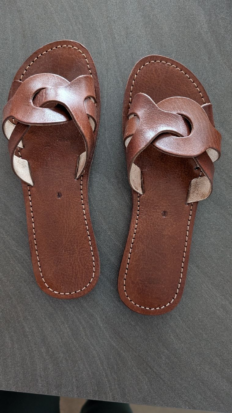 Scarpe da donna: Sandales en cuir – Nuovo (secondo la descrizione) da La Conversion venduto da deborah22