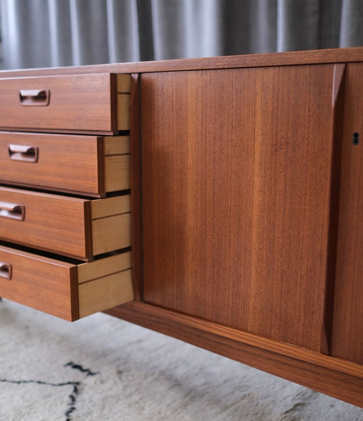 Cassettiere: Teak Sideboard VKW Möbel / Mid Century Modern – Usato da Bern venduto da Zmodern_VIN 8