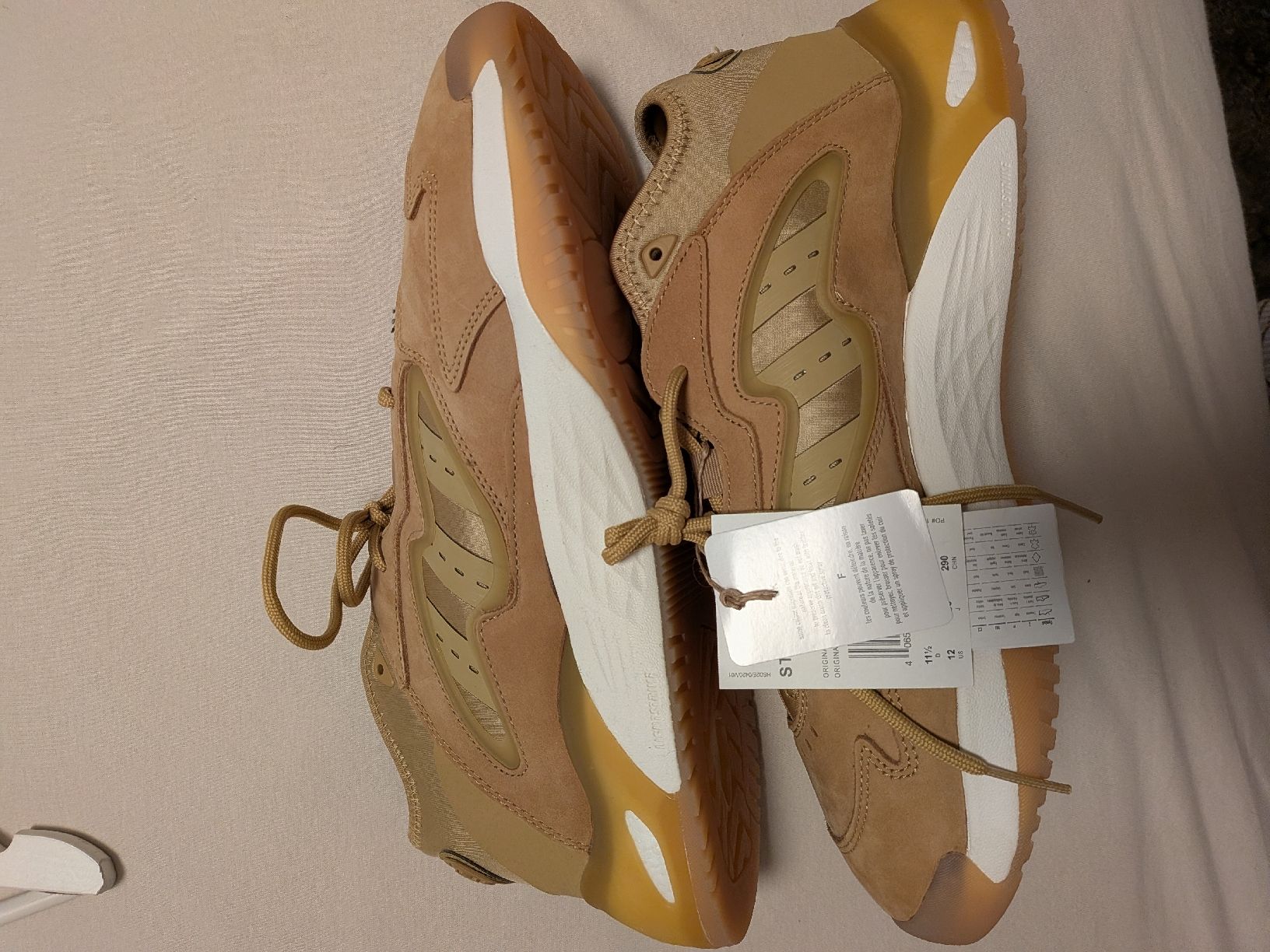 Adidas Herrenschuhe: Neue ungetragene Adidas Sneaker – Neu (gemäss Beschreibung) aus Wettingen von Aen 1