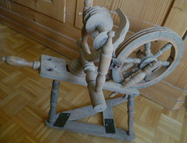 Ruote per filare: Uraltes Spinnrad als Dekoration – Usato da Effretikon venduto da Heimstudio 5