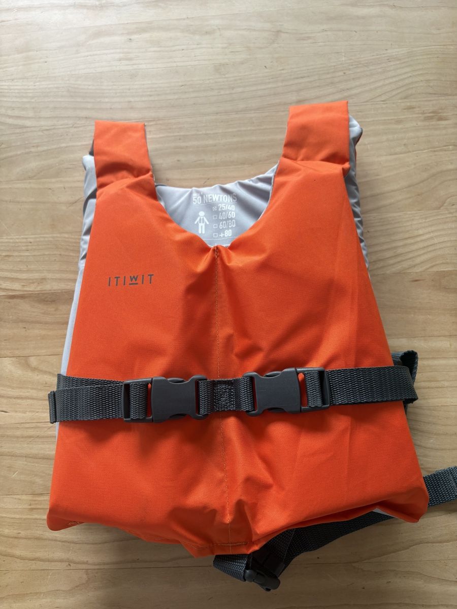 Giubbotti di salvataggio: Schwimmveste 25-40 kg – Usato da Bergdietikon venduto da Marineh2004