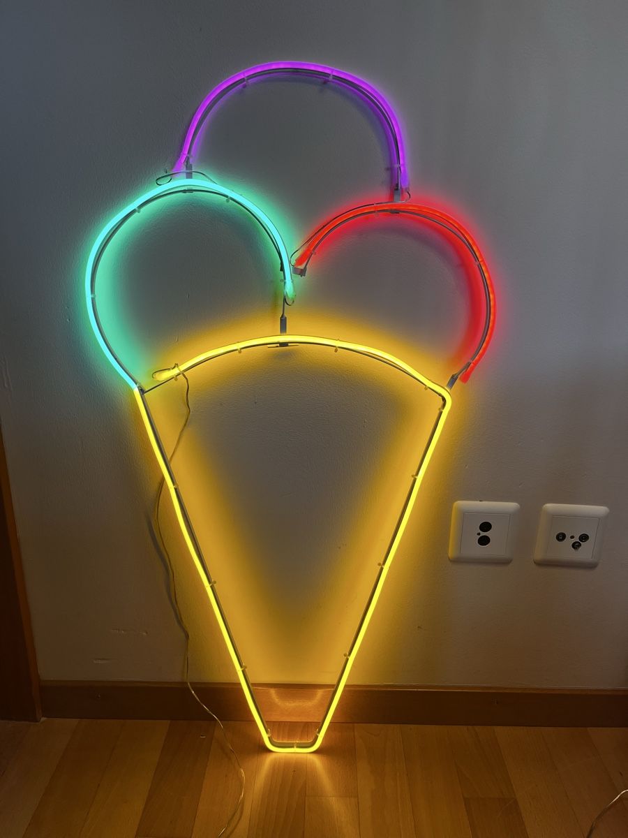 Tutte le decorazioni: Leuchtreklame Glacé – Usato da Sirnach venduto da Gozogo