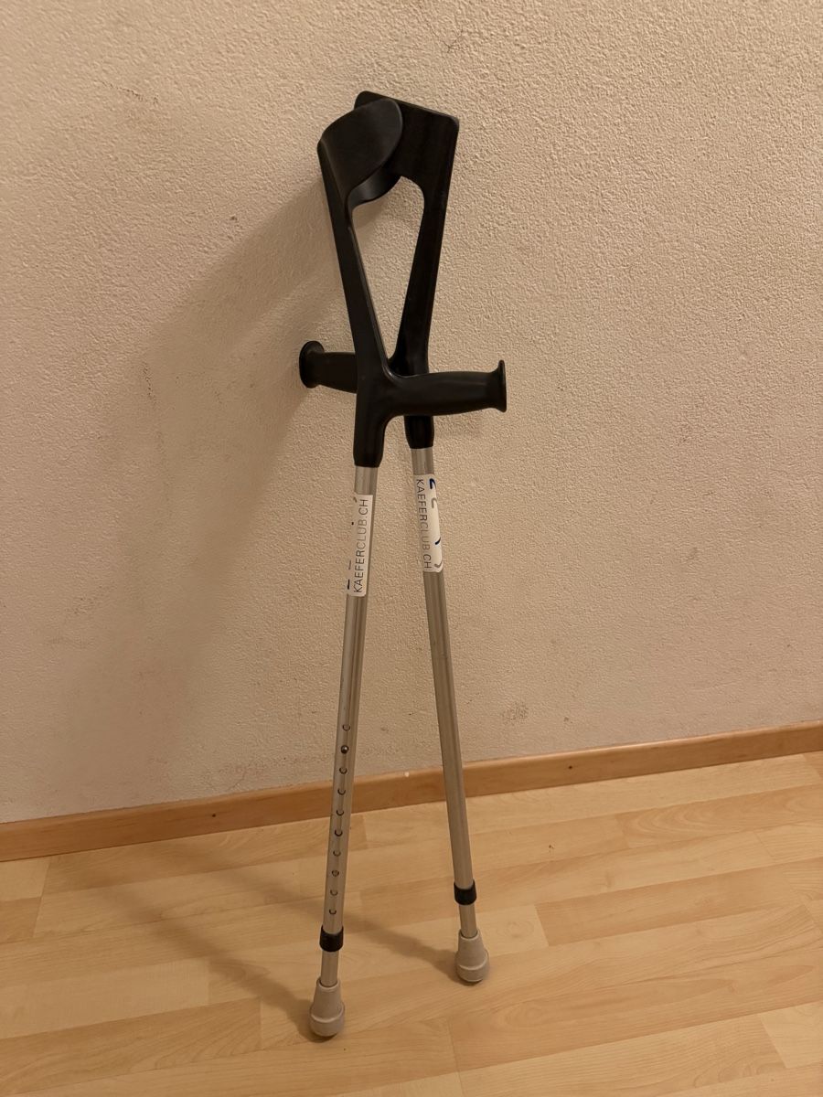Medizinische Geräte: Krücken  – Gebraucht aus Unterentfelden von van_m8g7 2