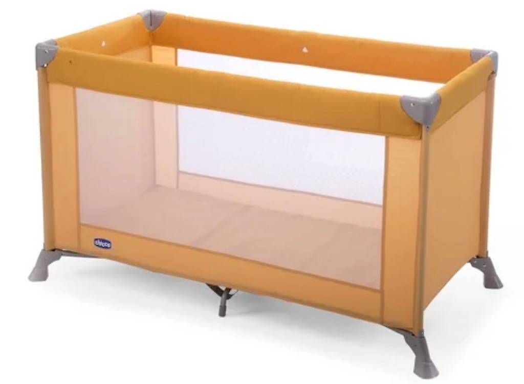 Betten: Lettino da campeggio e materasso – Gebraucht aus Giubiasco von GregorioM