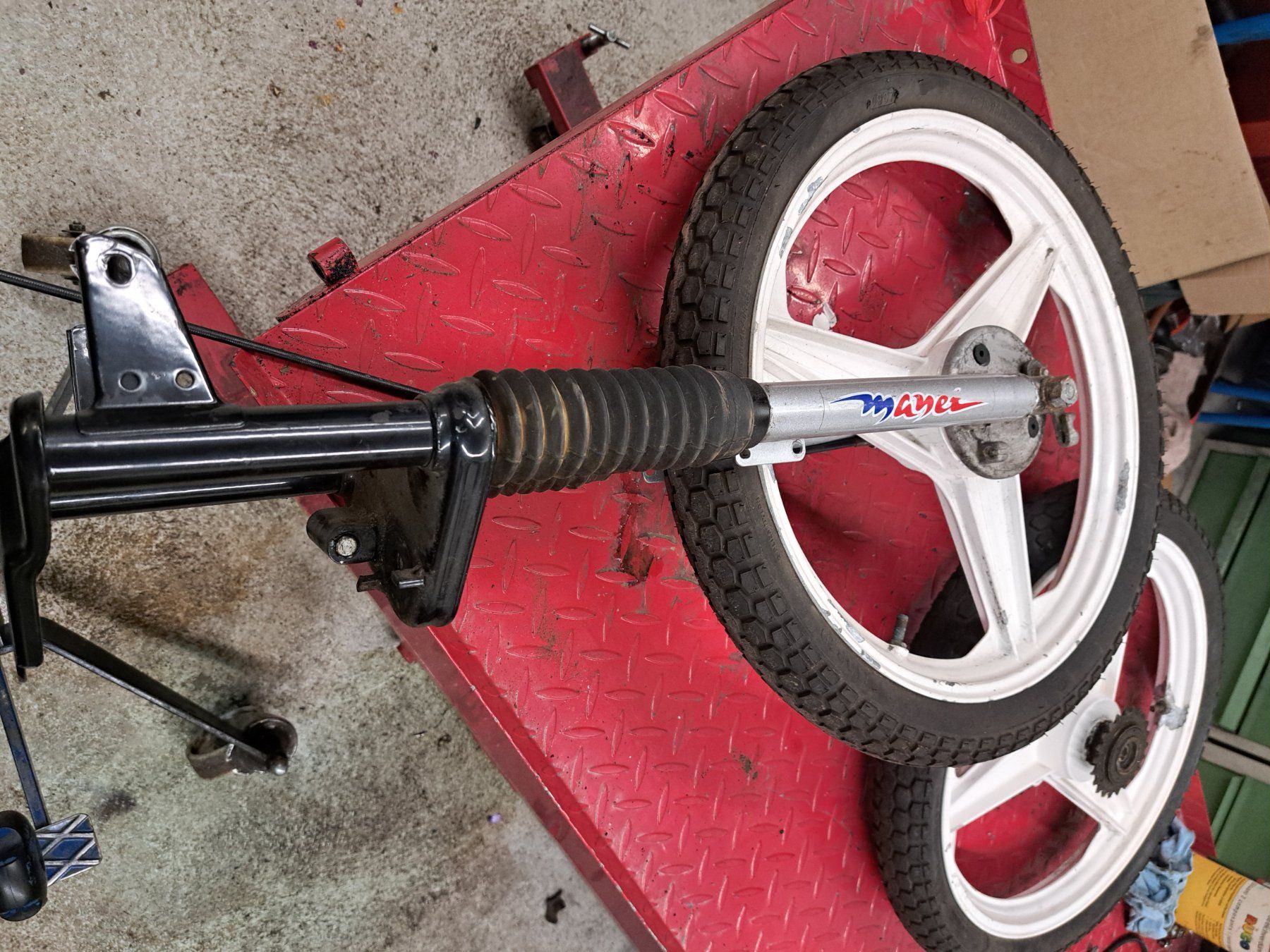 Puch Mofas: Zwei Puch Manet Räder mit Gabel – Gebraucht aus Holziken von Lenz-Driver 2