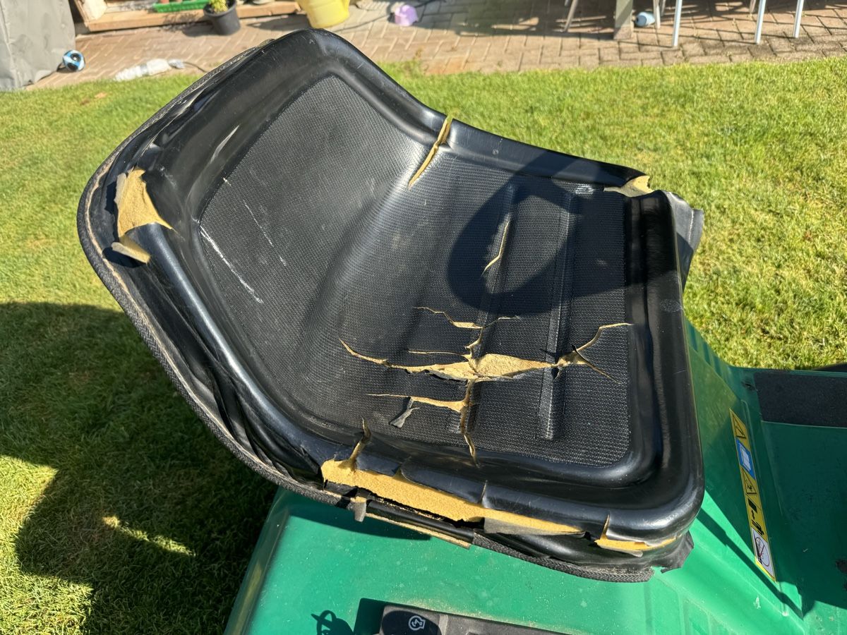 Rasenmäher: Rasentraktor mit BGS 12HP Weedeater – Gebraucht aus Leuggern von  4