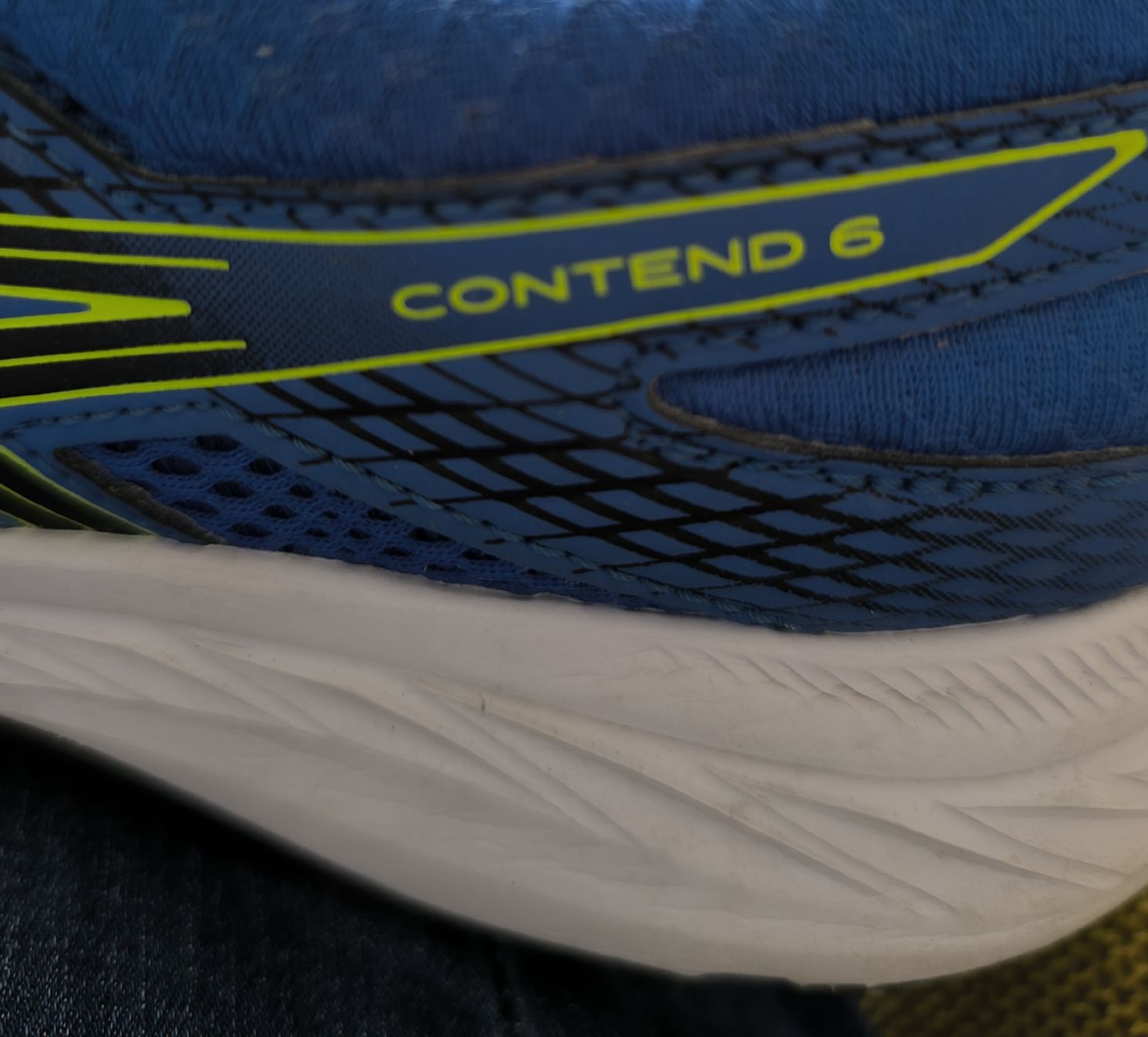 Asics Scarpe per ragazzi: Asic Contend 6 Gr. 40 gut erhalten – Usato da Oberwil-Lieli venduto da Atom17 4
