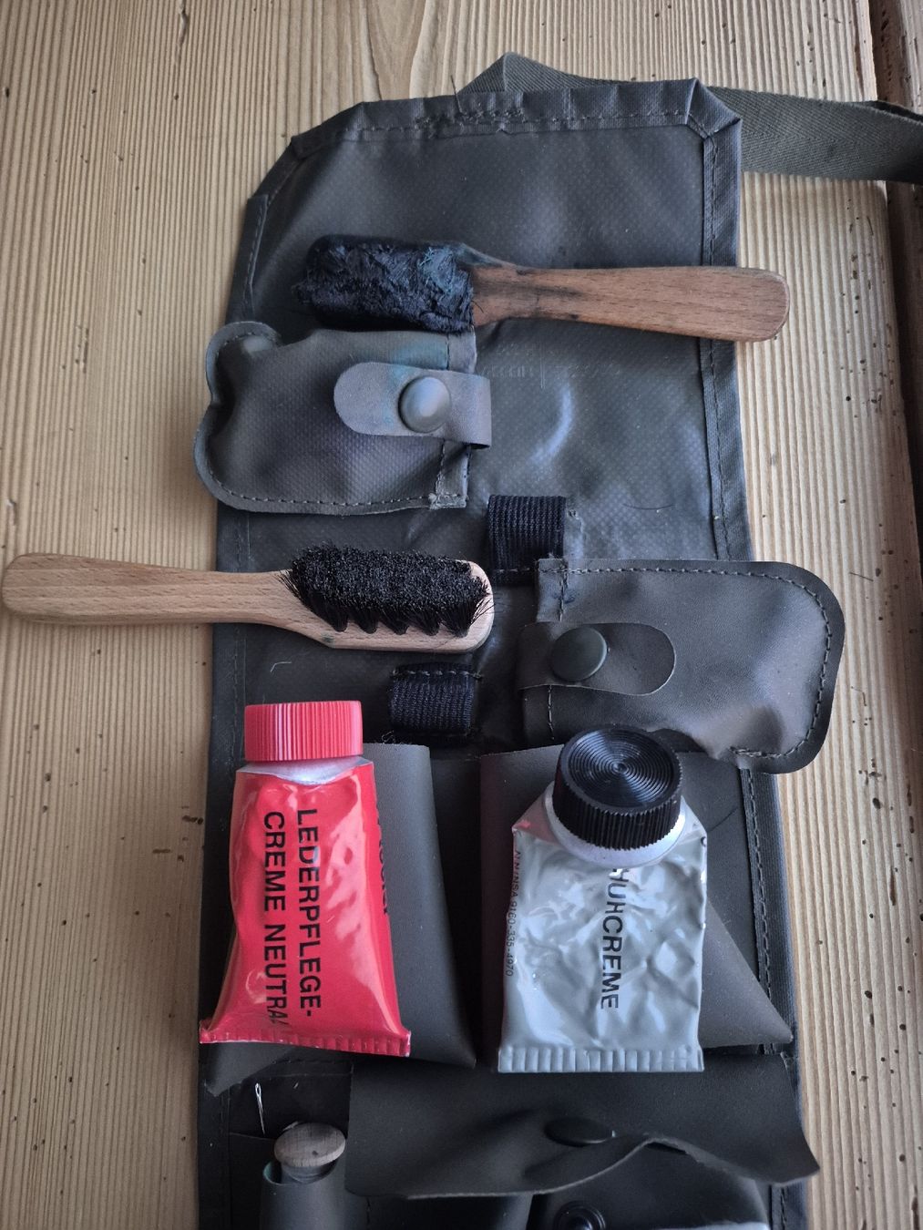 Produits d'entretien: Militär Schuhputzset – D'occasion à Eschenbach SG par Samsi85 2