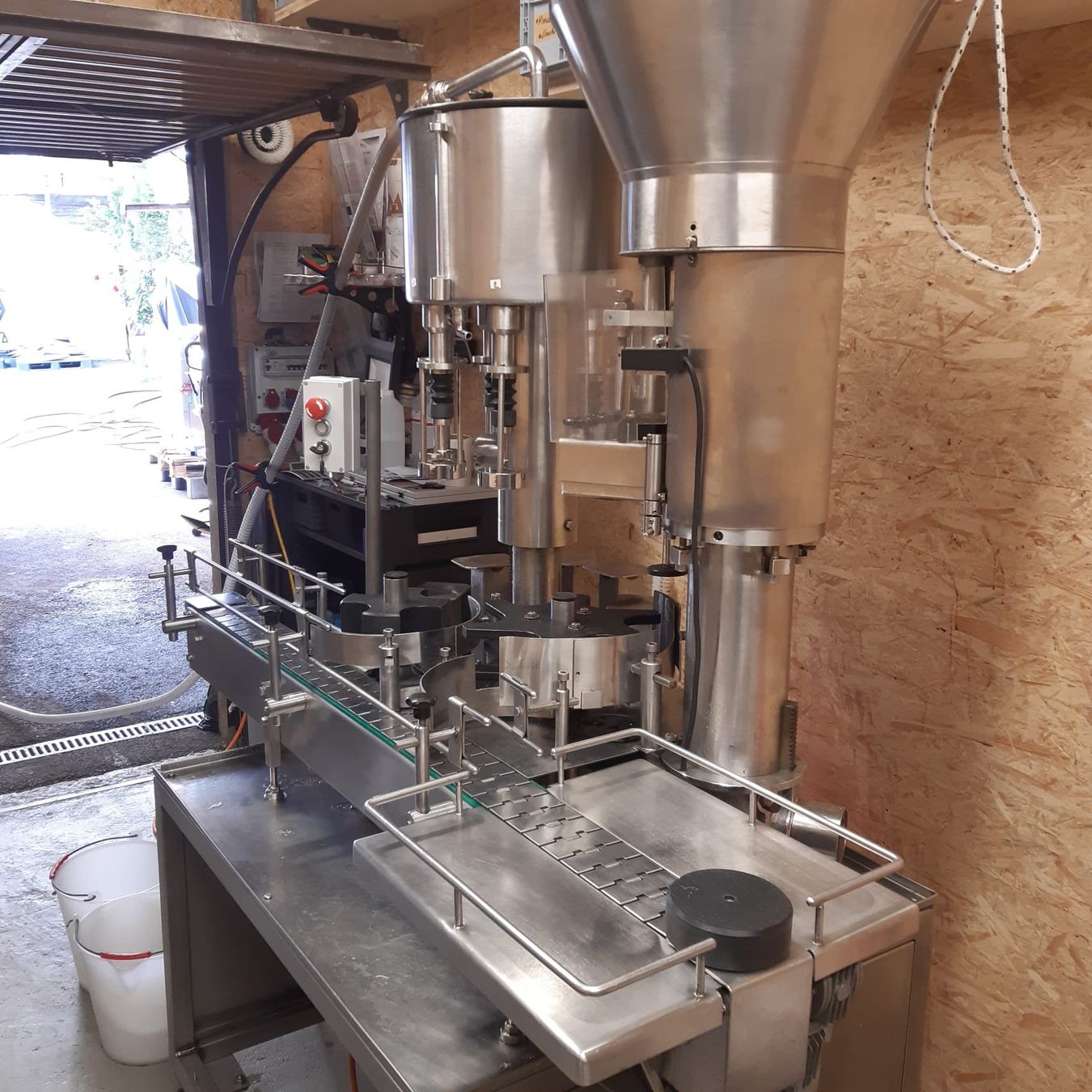 Toutes les machines: Mise en bouteille automatique 8 becs – D'occasion à Noës par Callagan