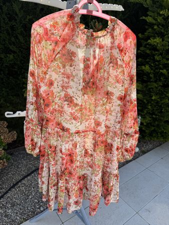 Robe H&M à fleurs, taille S, idéale pour l'été!