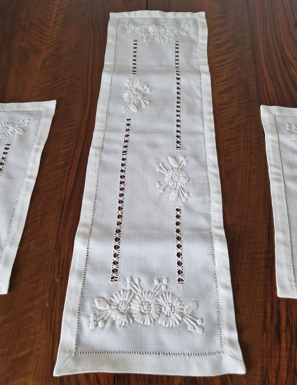 Altra biancheria da tavola: Tischläufer +2 Set / Handarbeit – Nuovo (secondo la descrizione) da Bern venduto da Antikbatik 2