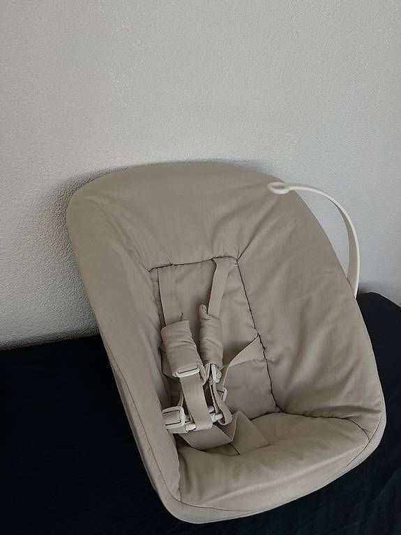 Chaises hautes: Tripp Trapp Babyschale – D'occasion à Schattenhalb par -Maja-