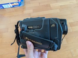 Panasonic S-VHSC Palmcorder Videokamera Camcorder + Tasche