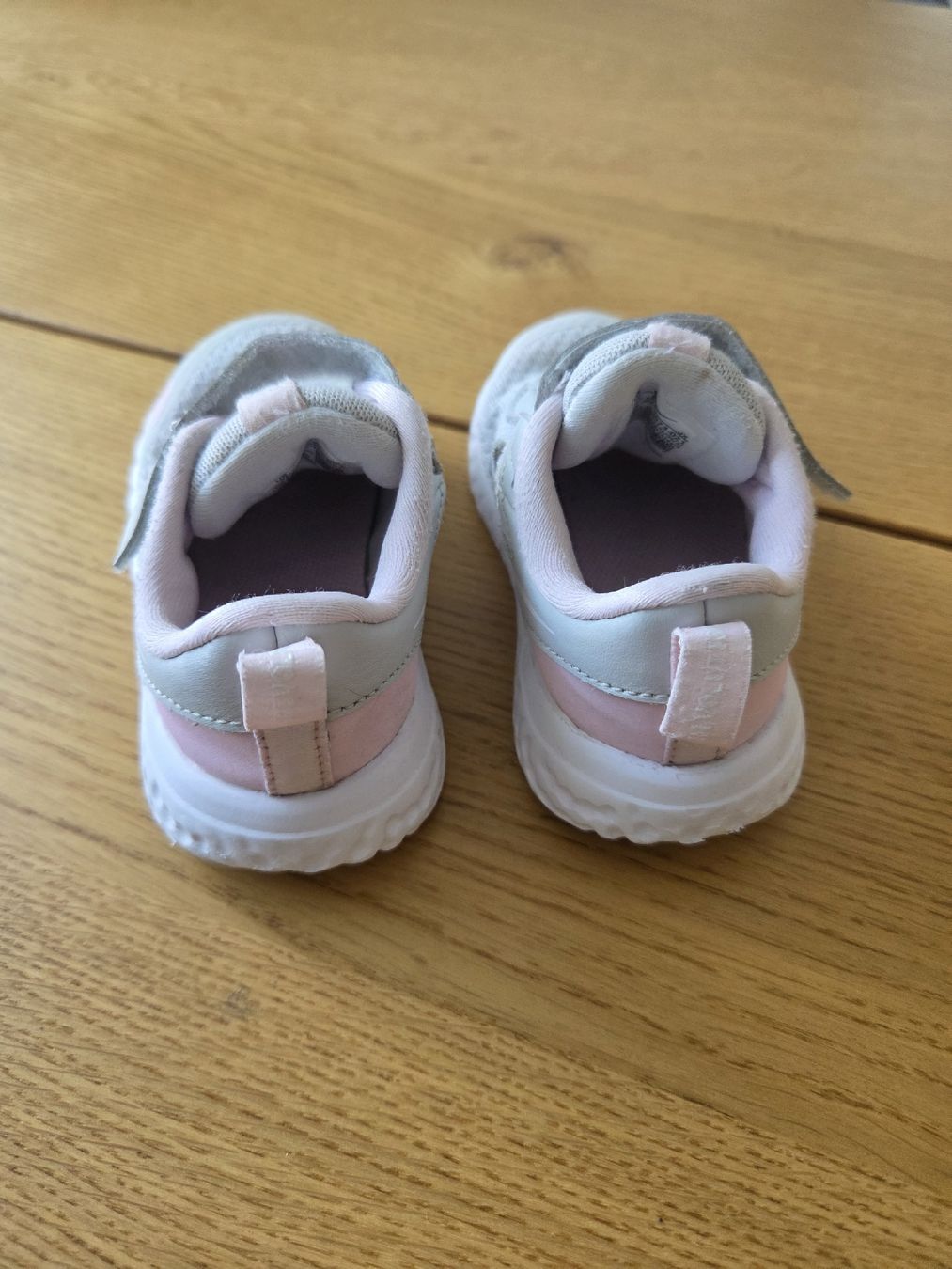 Nike Scarpe per ragazze: Nike Turnschuh 23,5 – Usato da Amriswil venduto da bellabelai 2