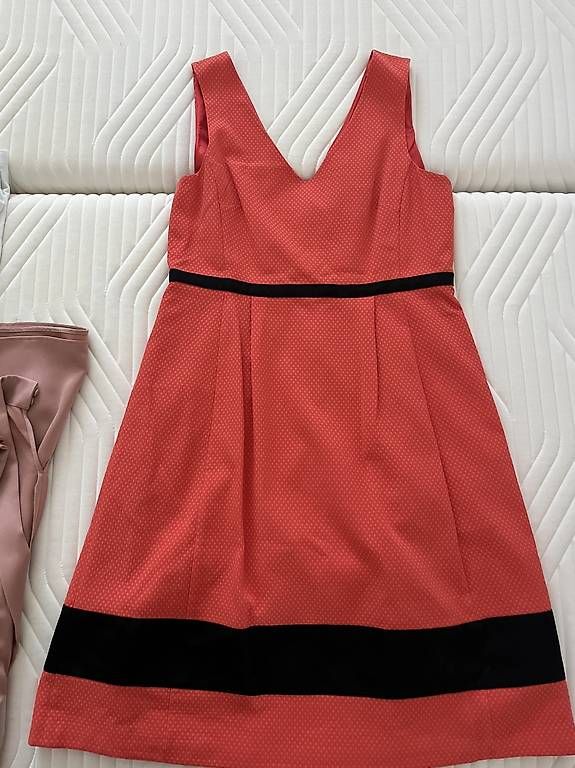 Robes: Robe – D'occasion à Neuchâtel par duc_7gl7