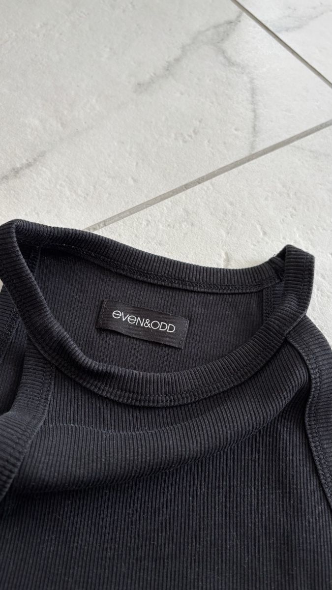 Tops: Crop Top Even&Odd schwarz S – Gebraucht aus Seengen von sa_land 2
