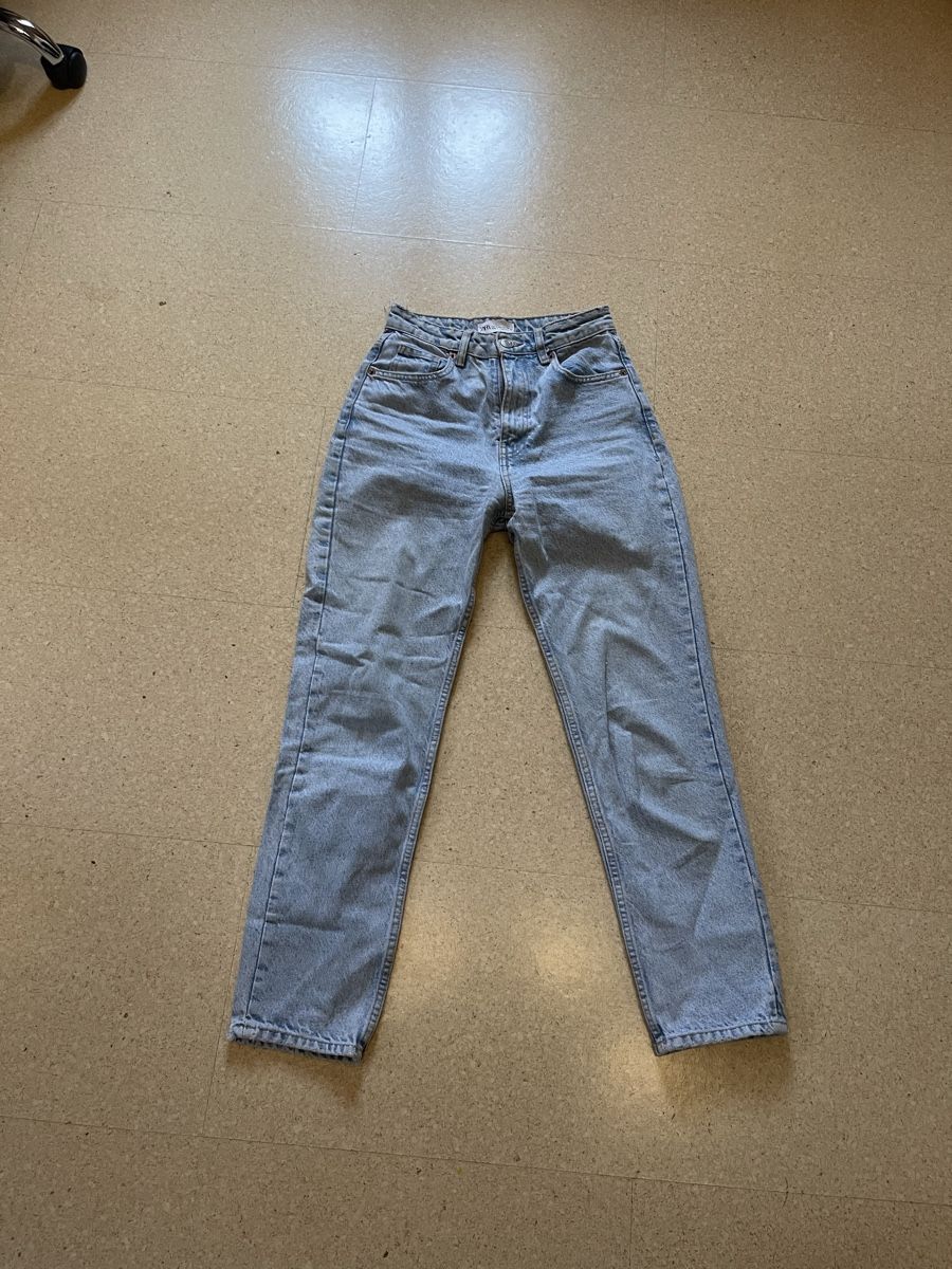 Zara Pantaloni: Zara Hellblaue Jeans Grösse XS – Nuovo (secondo la descrizione) da Neuheim venduto da fab_7m2f