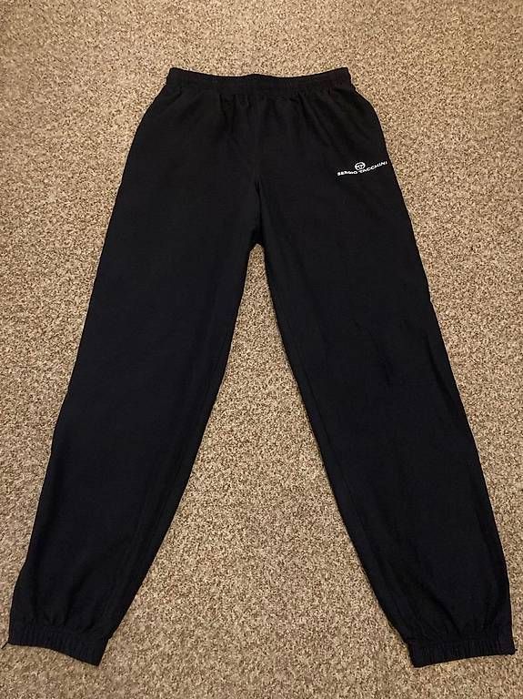 Pantaloni: Bas de survêtement noir Sergio Tacchini – Usato da Genève venduto da Gregzy