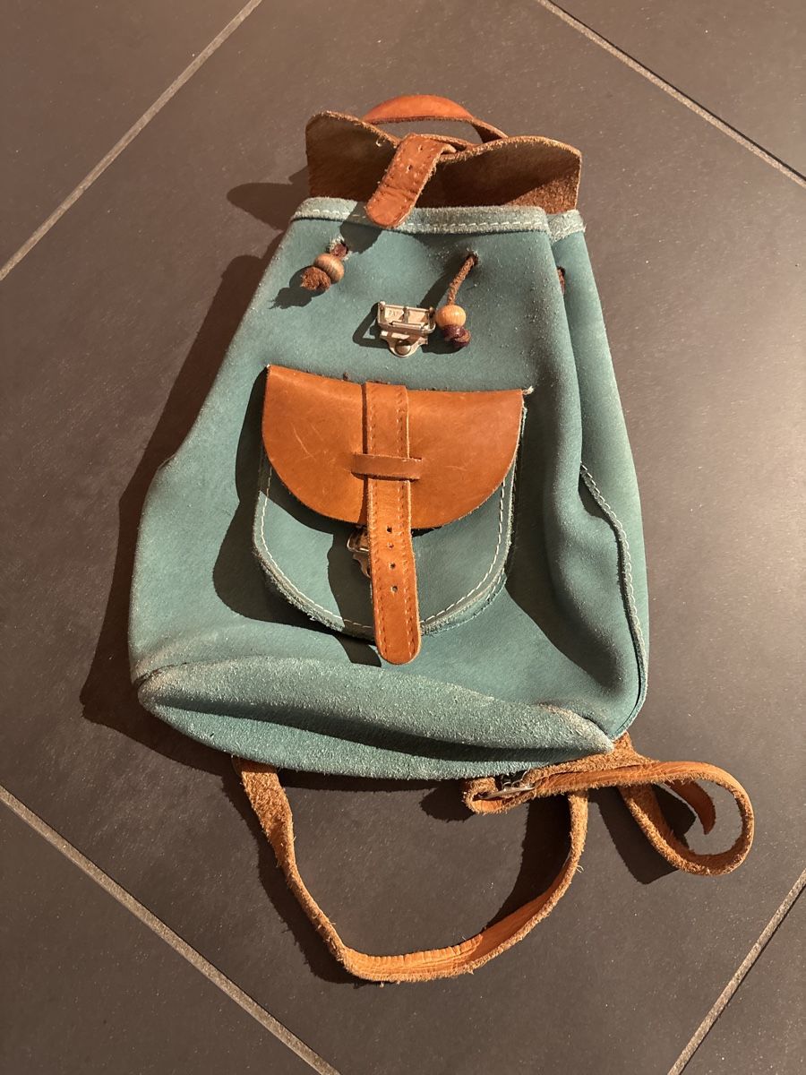 Zaini: Kleiner Rucksack aus Echt Leder – Usato da Knonau venduto da ReMaaaan
