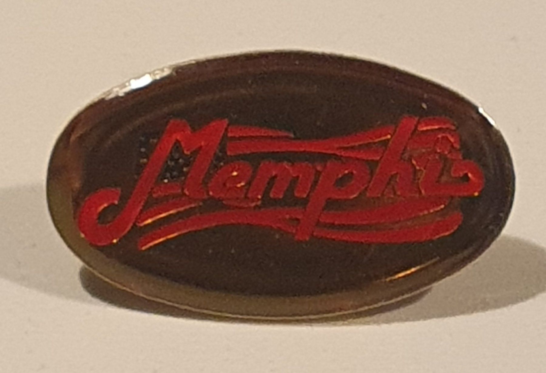 Placchette & Badge: Pin's Memphis – Usato da St-Barthélemy VD venduto da titeuf5