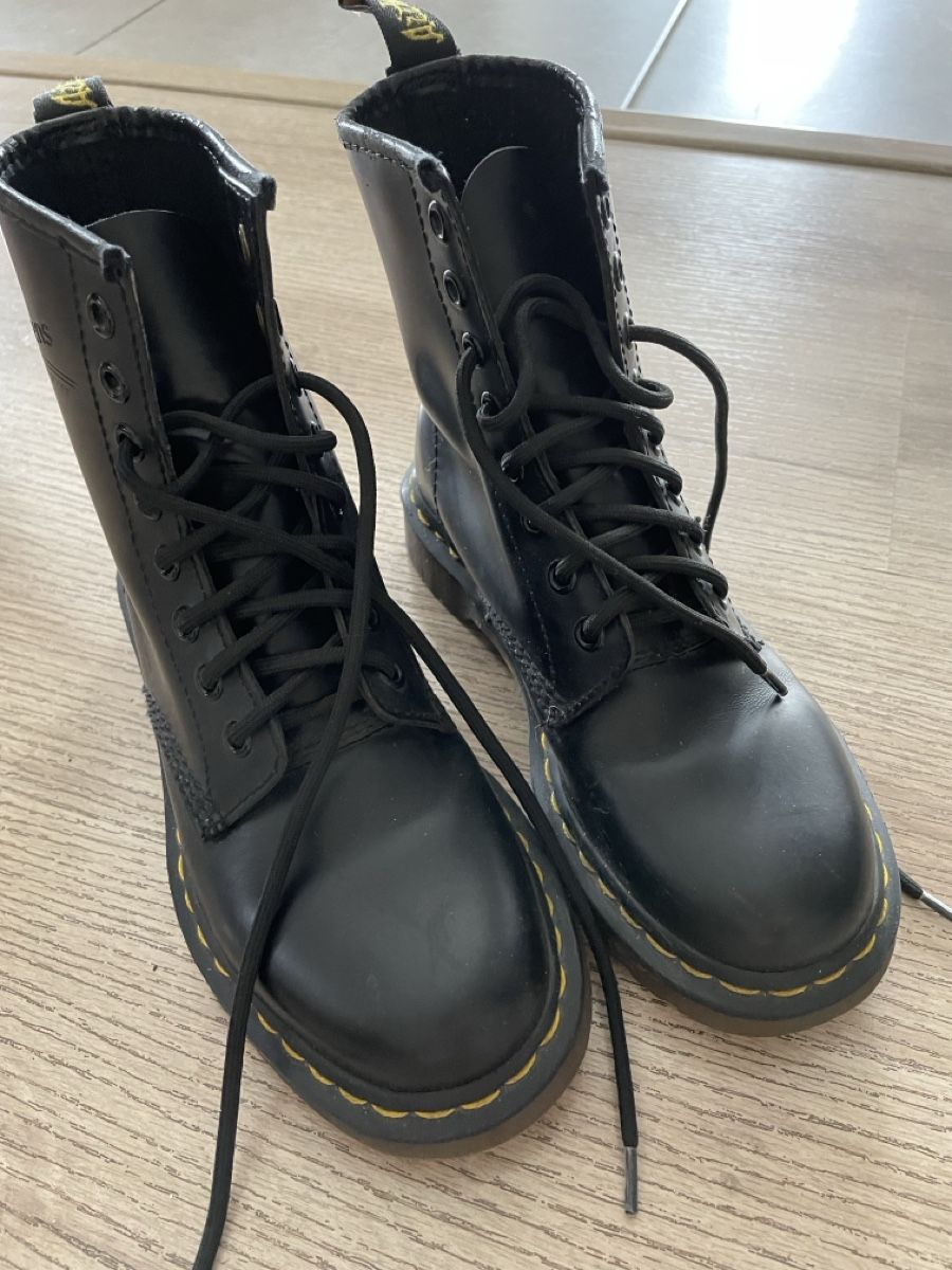 Dr. Martens Scarpe da donna: Dr. Martens Black Leather Boots Size EU 35 - Great Condition – Usato da Vessy venduto da jie_gl9n