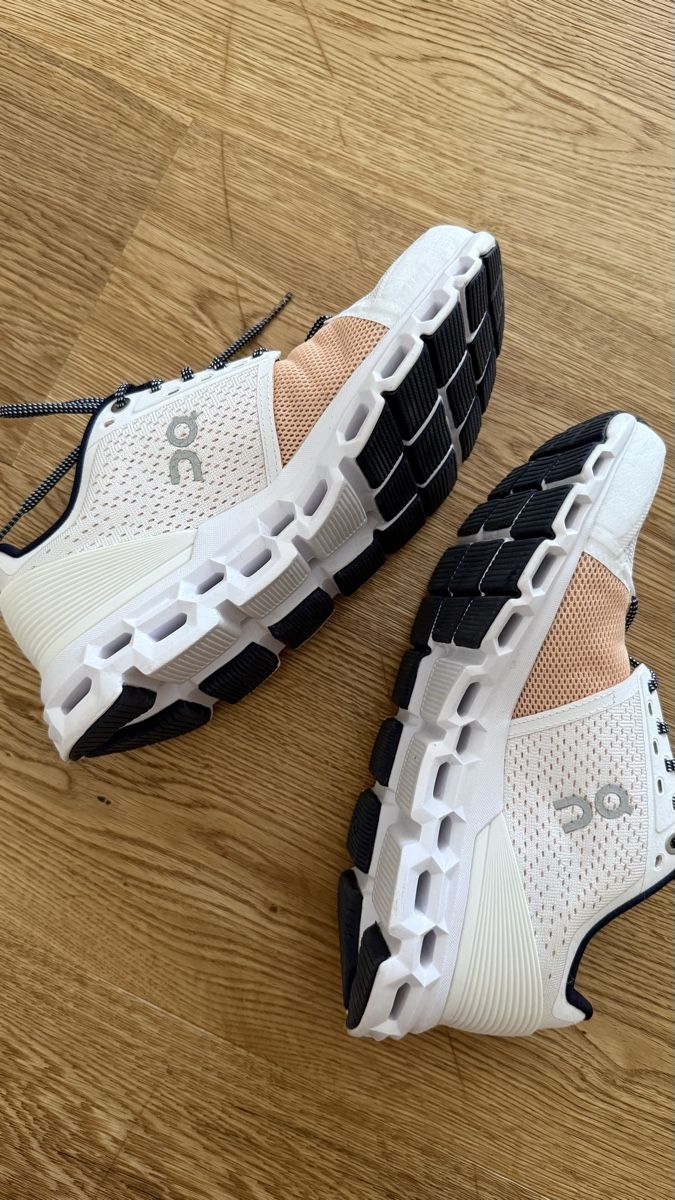 On Scarpe da donna: On Running Cloudstratus shoes size 38 – Usato da Boswil venduto da hey.itsme 2