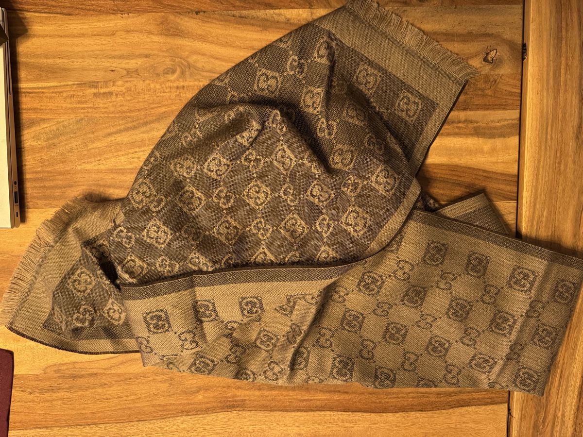 Gucci Foulards, Tücher & Schals: Gucci Schal – Gebraucht aus Oetwil an der Limmat von alfredo1989 1